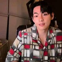 Hot post catching attention from 뷔 (방탄소년단)'s fandom