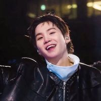 Must-see popular post of 슈가 (방탄소년단), your favorite